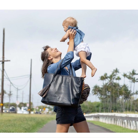 TUSHBABY XL Black Tote Diaper Bag, 2 Pacifier Holder Accessories & Changing Pad - Picture 3 of 7